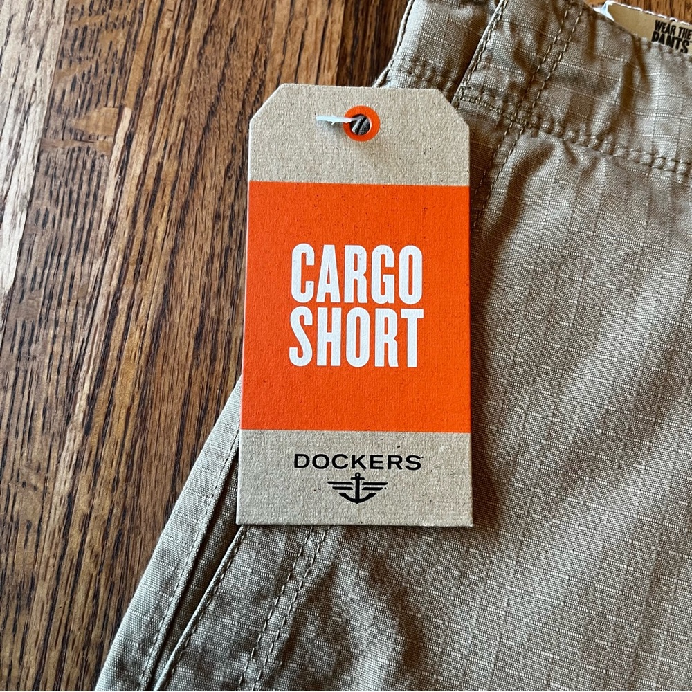 Dockers Cargo Brown Mens 32 Shorts NWT - Picture 3 of 7